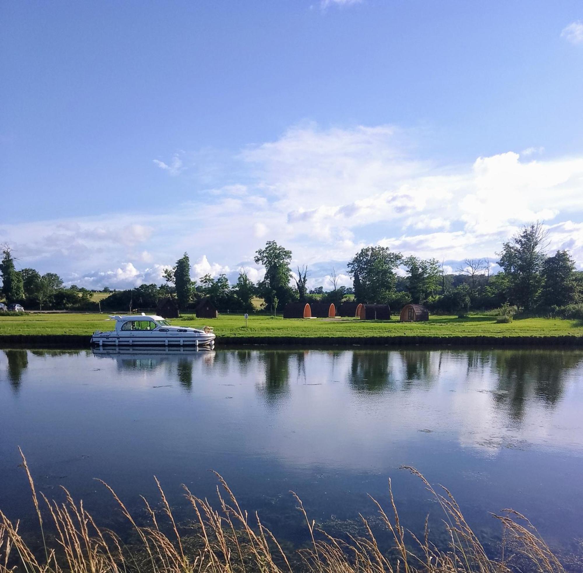 La Halte Du Canal Luthenay-Uxeloup Extérieur photo